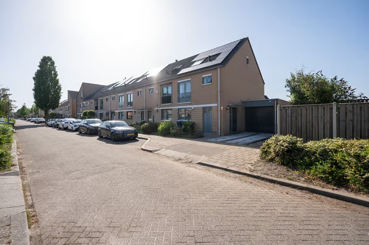 Hoekwoning Meidoornstraat 31 in Almere