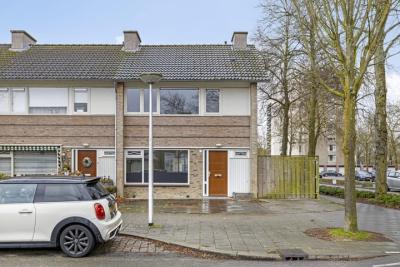 Eengezinswoning, hoekwoning Mirachstraat 31 in Eindhoven
