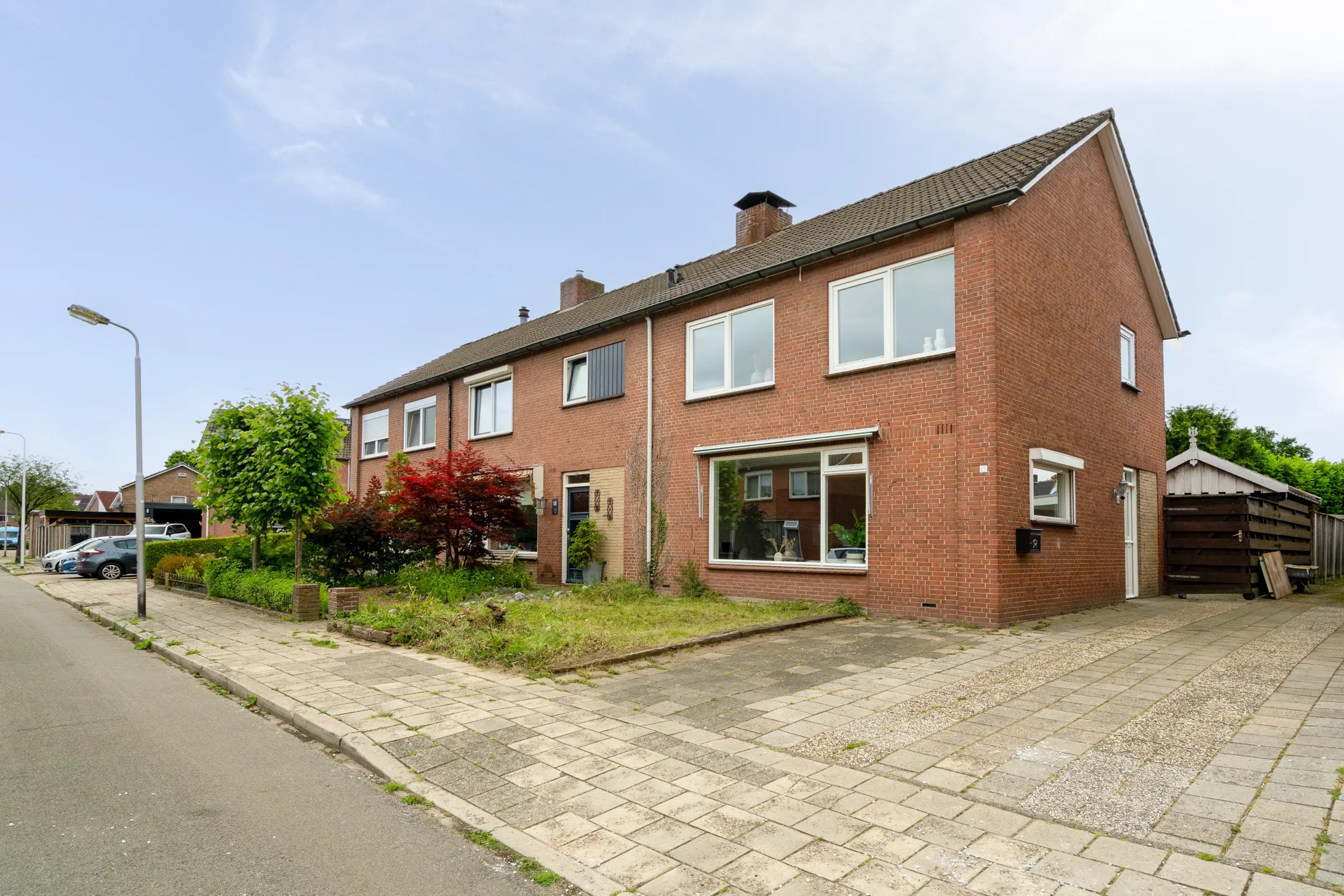Hoekwoning Begoniastraat 15 in Losser
