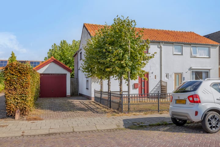 Eengezinswoning, 2-onder-1-kapwoning John F. Kennedystraat 7 in Oud-Vossemeer