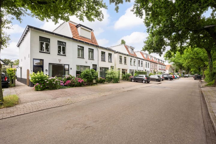Eengezinswoning, hoekwoning Oude Deventerstraatweg 76 in Zwolle