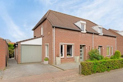 Eengezinswoning, 2-onder-1-kapwoning Raamhof 36 in Oeffelt