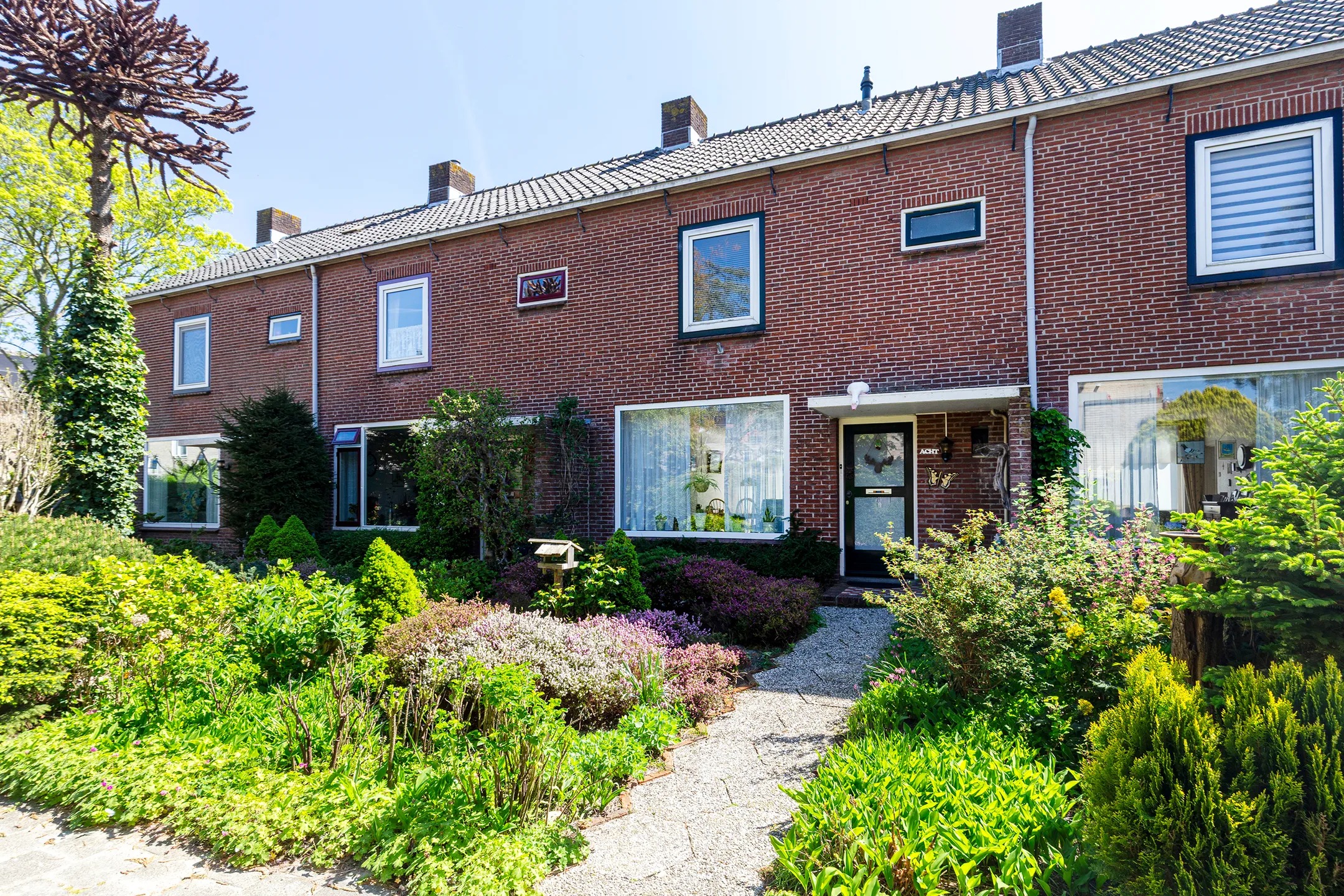 Tussenwoning Koninginnepad 8 in Den Hoorn