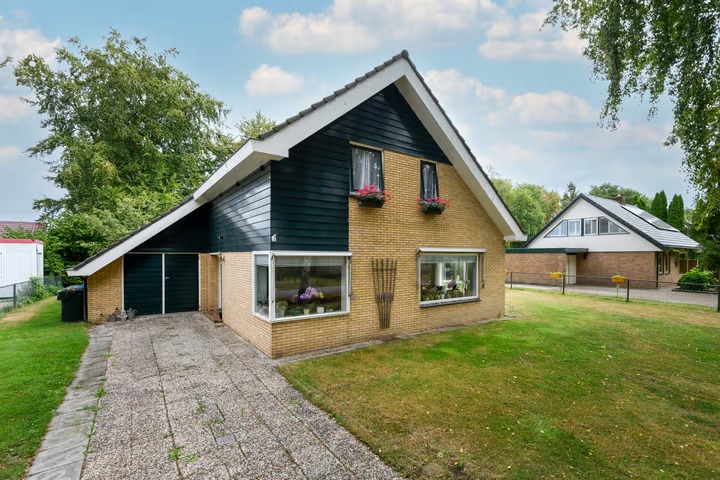 Vrijstaande woning (semi-bungalow) Pastorielaan 1 in Nieuwehorne