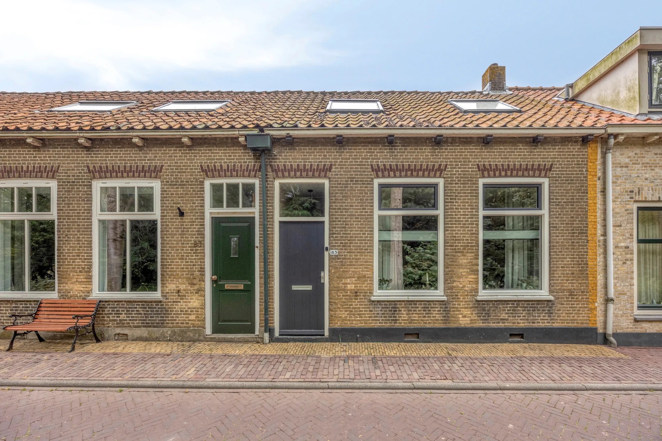 Tussenwoning (dijkwoning) Oostdijk 85 in Middelharnis