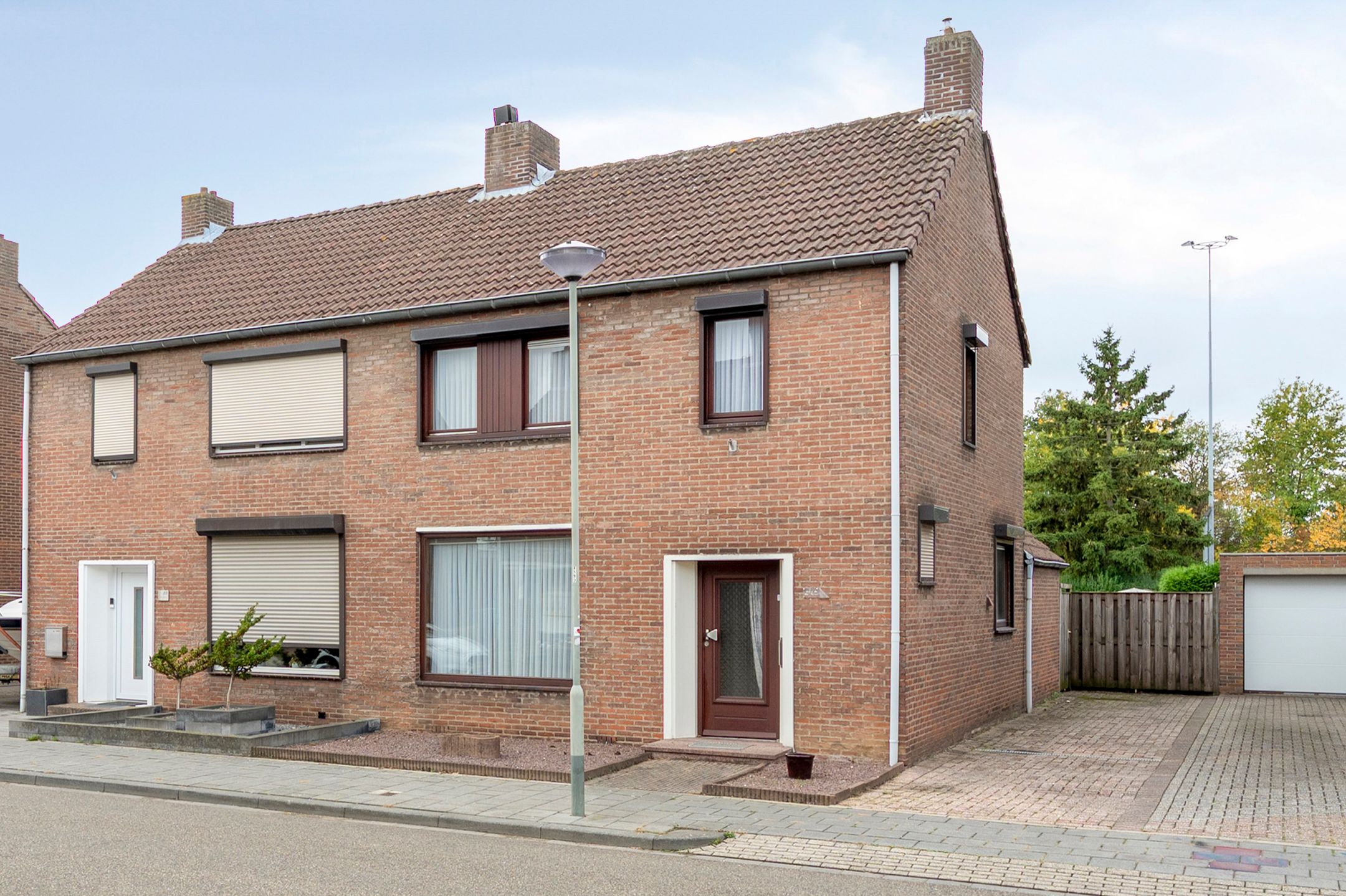 Eengezinswoning, 2-onder-1-kapwoning Achter de Hoven 78 in Buchten
