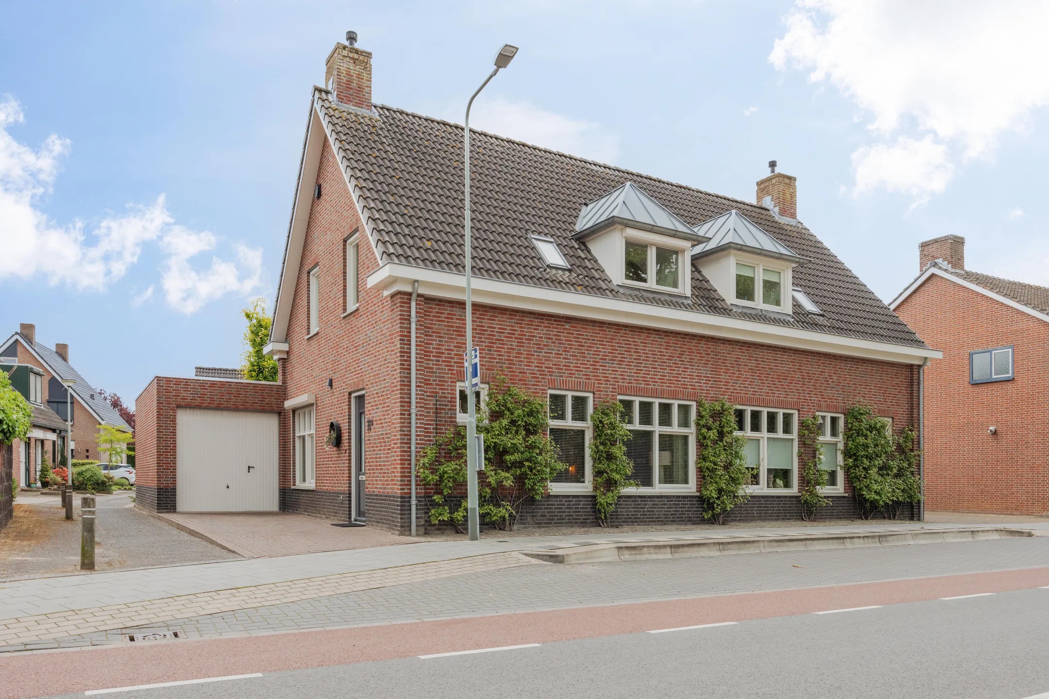 2-onder-1-kapwoning Kerkstraat 10 a in Broekhuizenvorst