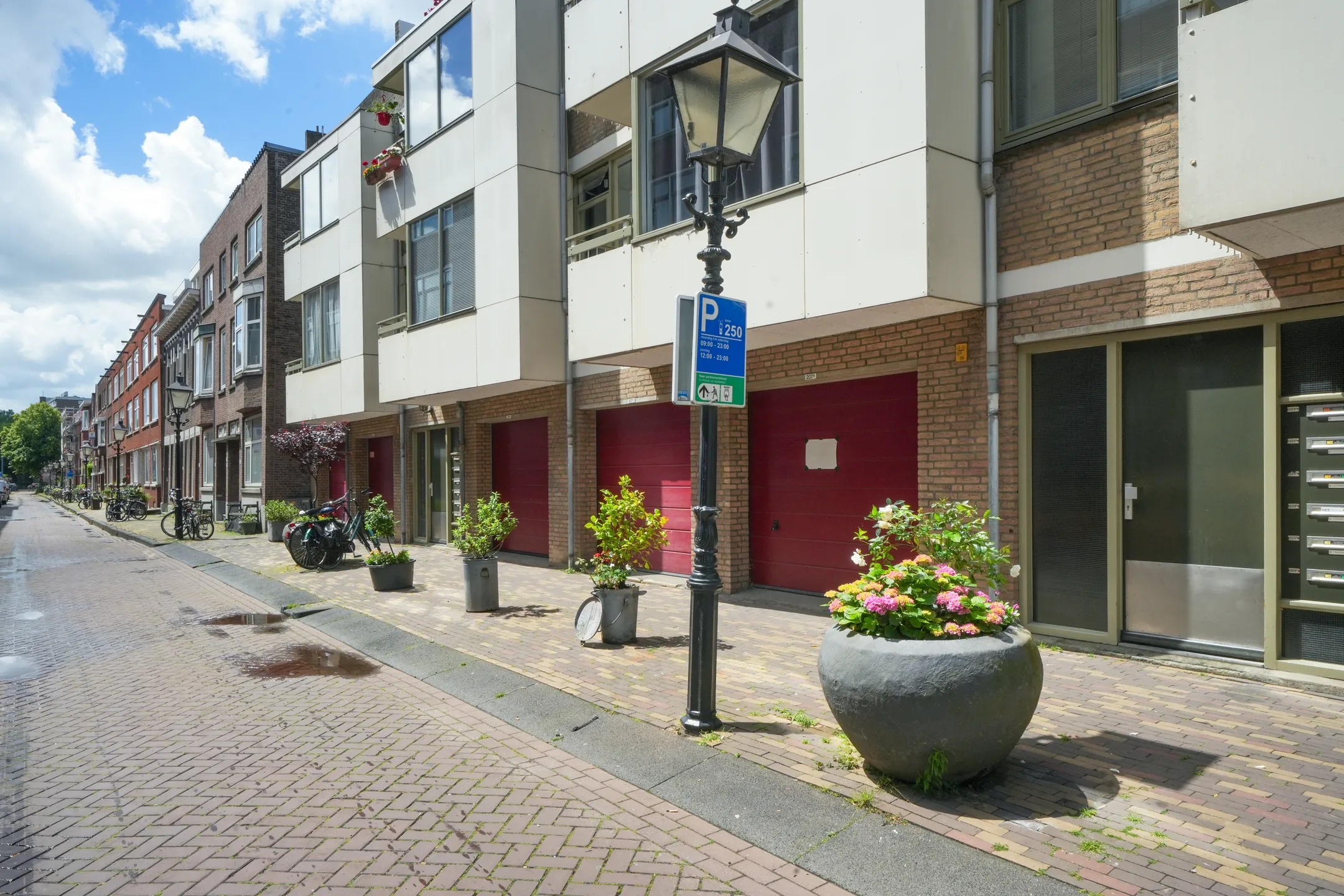 Portiekflat Zuidhoek 213 A in Rotterdam