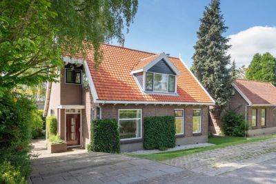 Herenhuis, vrijstaande woning (dijkwoning) Middeldijk 25 in Barendrecht