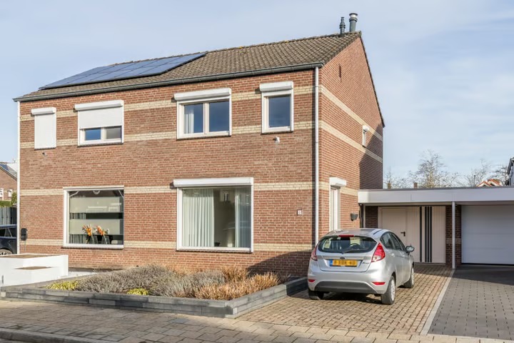 Eengezinswoning, geschakelde 2-onder-1-kapwoning Kleine Kommel 9 Munstergeleen