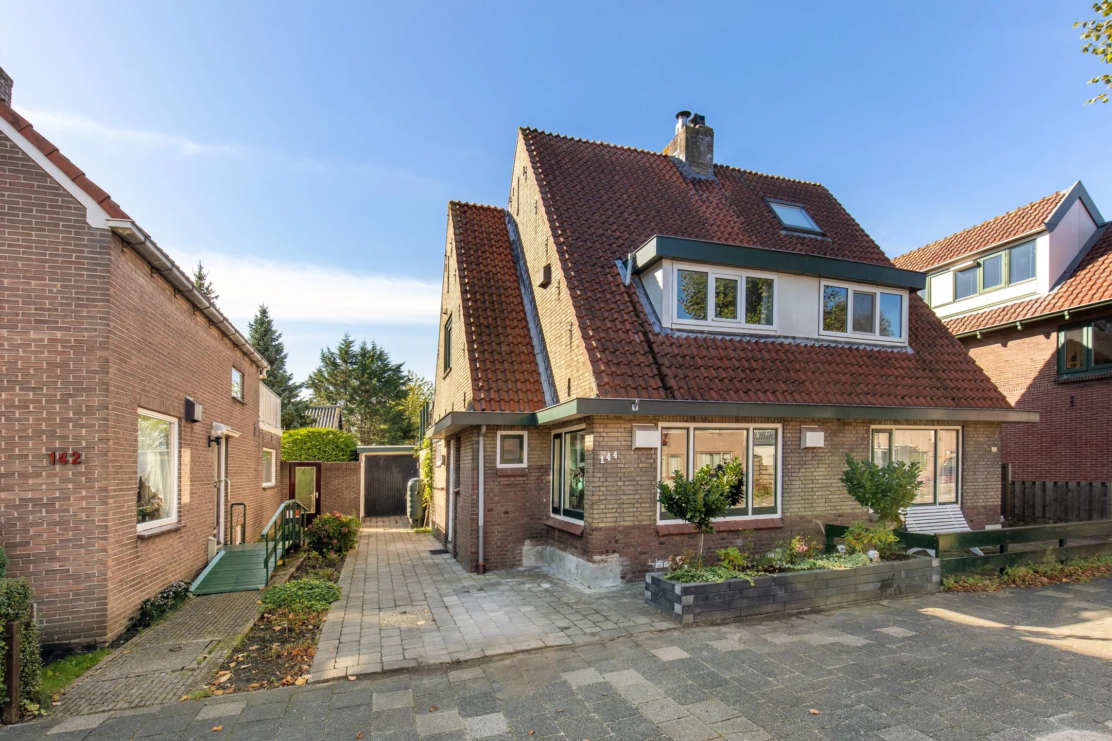 2-onder-1-kapwoning Wilgenlaan 144 in Zwanenburg