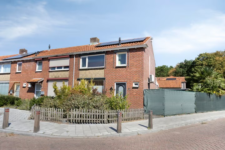 Hoekwoning Hendrik Casimirlaan 2 in Hulst