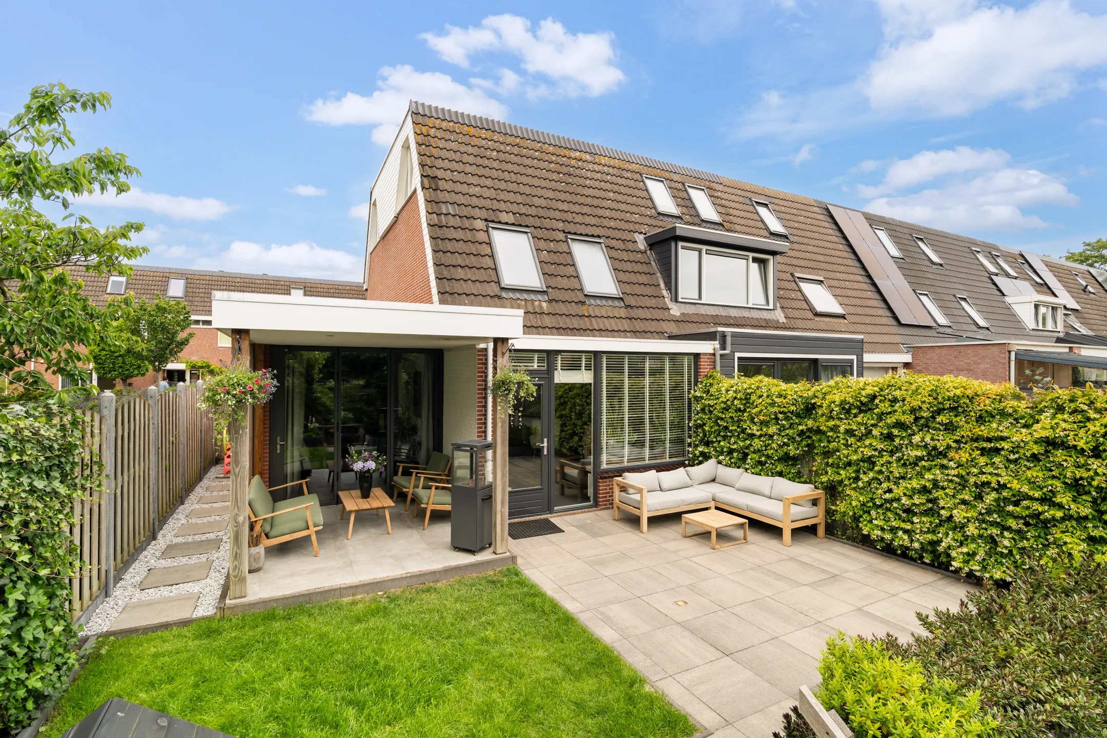 Hoekwoning Mesdag 27 in Monster