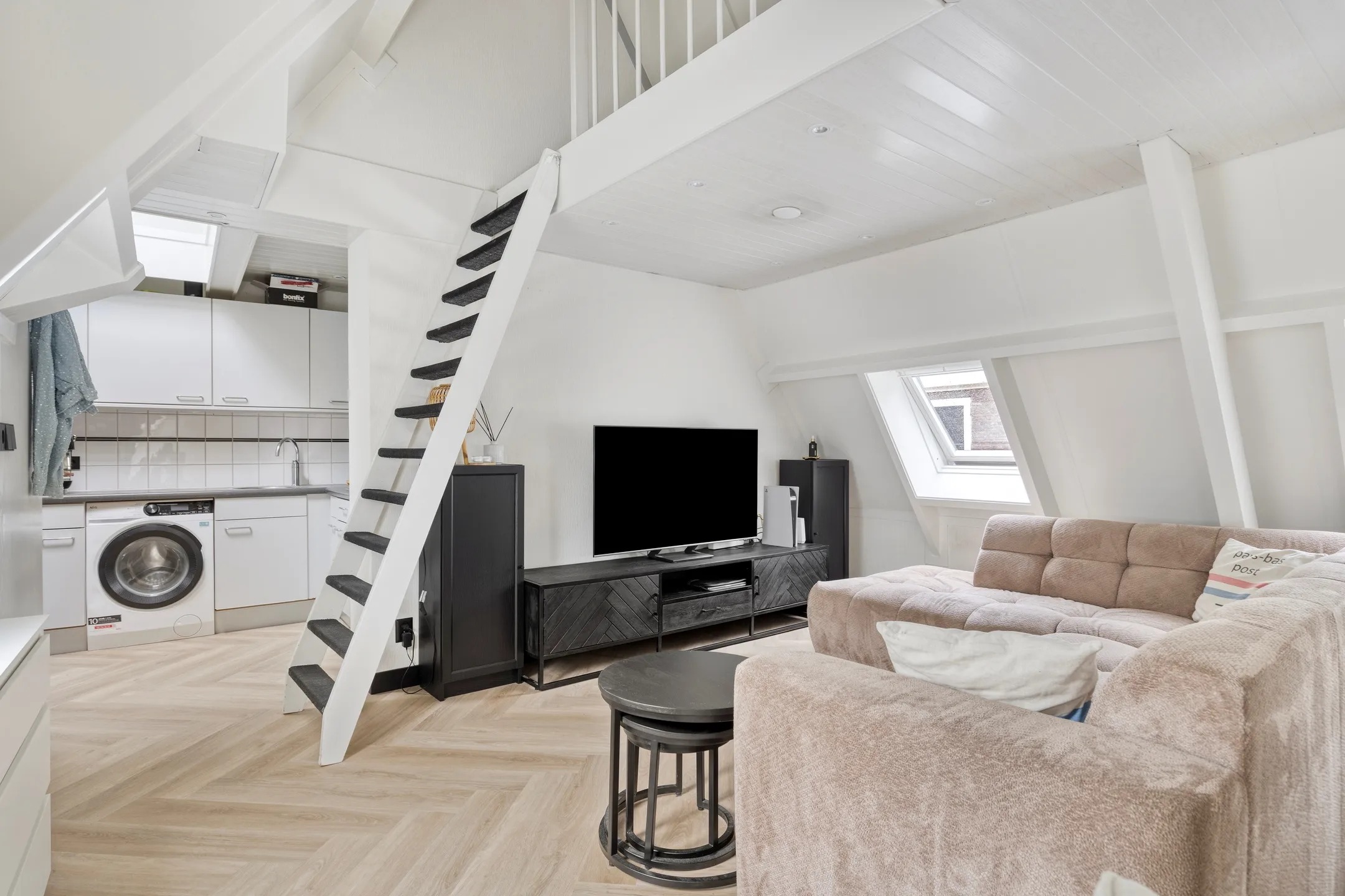 Bovenwoning Middelweg 30 B in Leiden