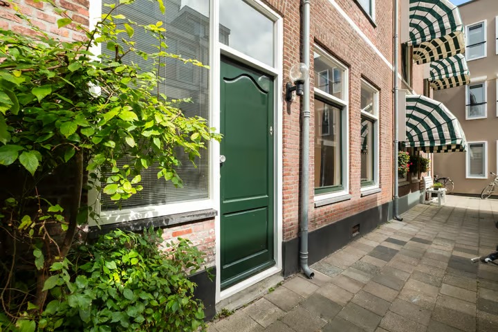 Tussenwoning (hofjeswoning) Messstraat 46 in Den Haag