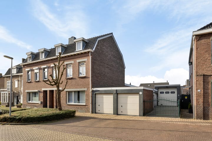 2-onder-1-kapwoning Romeinenstraat 13 in Kerkrade