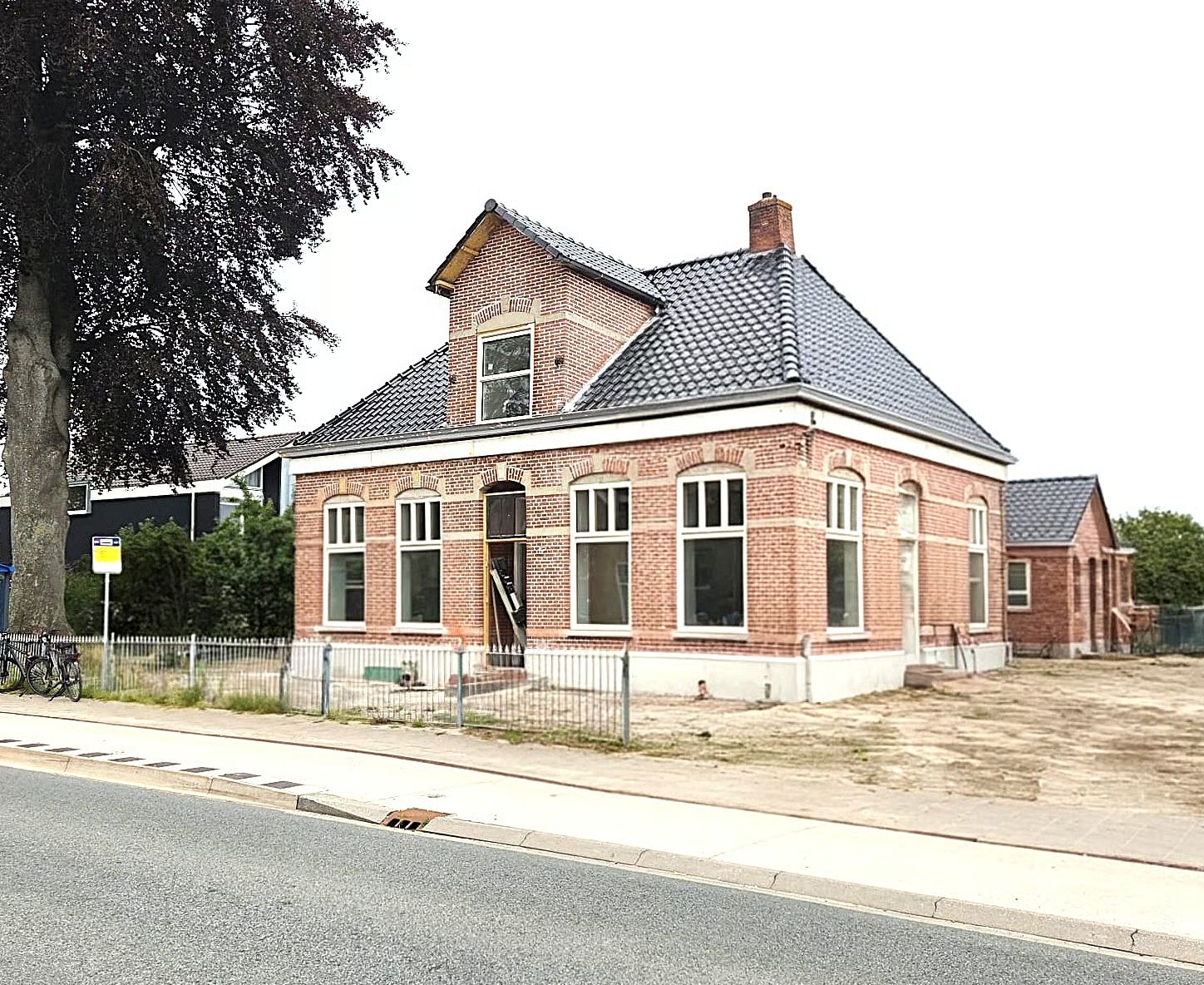 Hoekwoning (kwadrant woning) Hoofdweg 223 b in Paterswolde