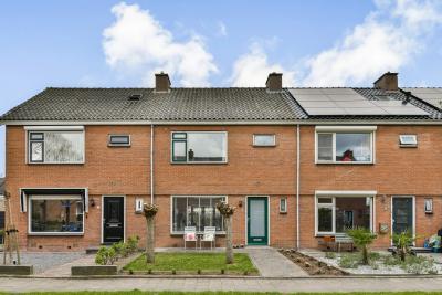 Tussenwoning Lokkenstraat 3 in 's-Gravendeel
