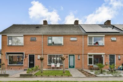 Tussenwoning Lokkenstraat 3 in 's-Gravendeel