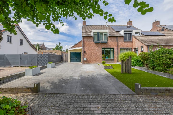 Eengezinswoning, hoekwoning Arnoldus Janssenstraat 8 in Steyl