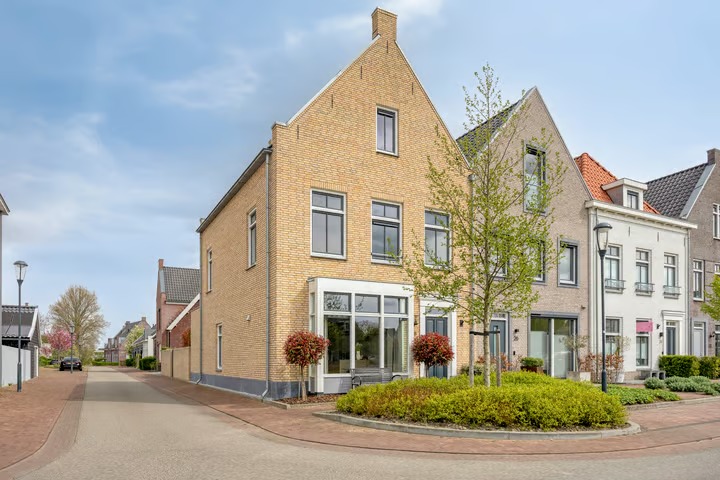 Hoekwoning Vedelplein 28 in Goes