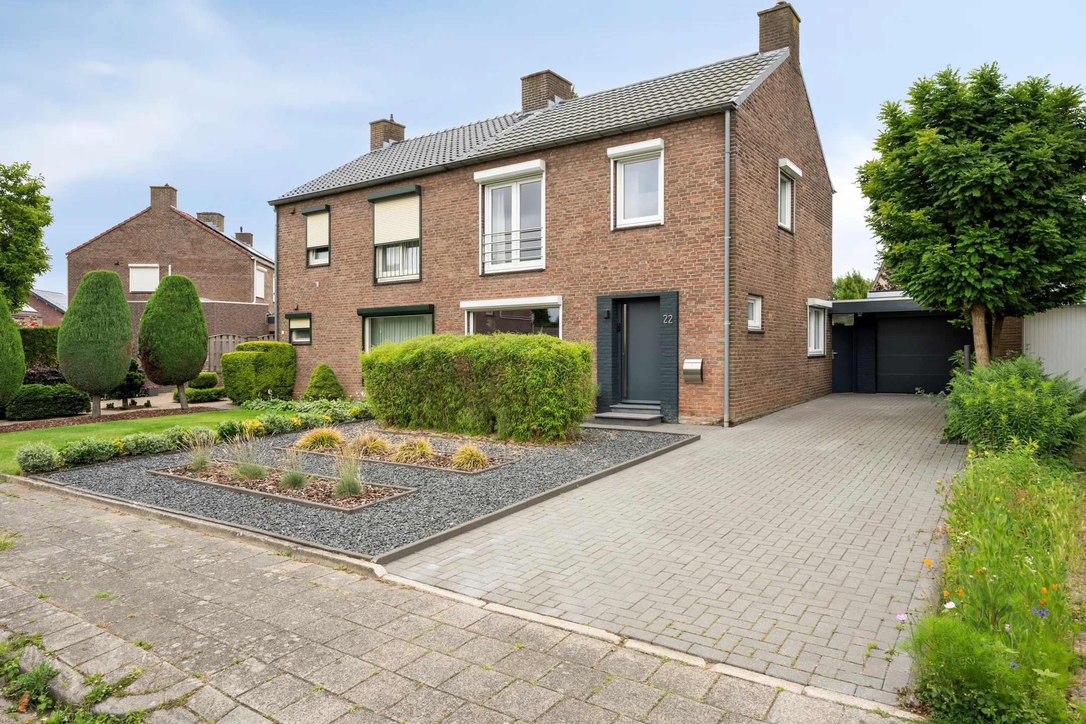 2-onder-1-kapwoning Burg de Witstraat 22 in Elsloo
