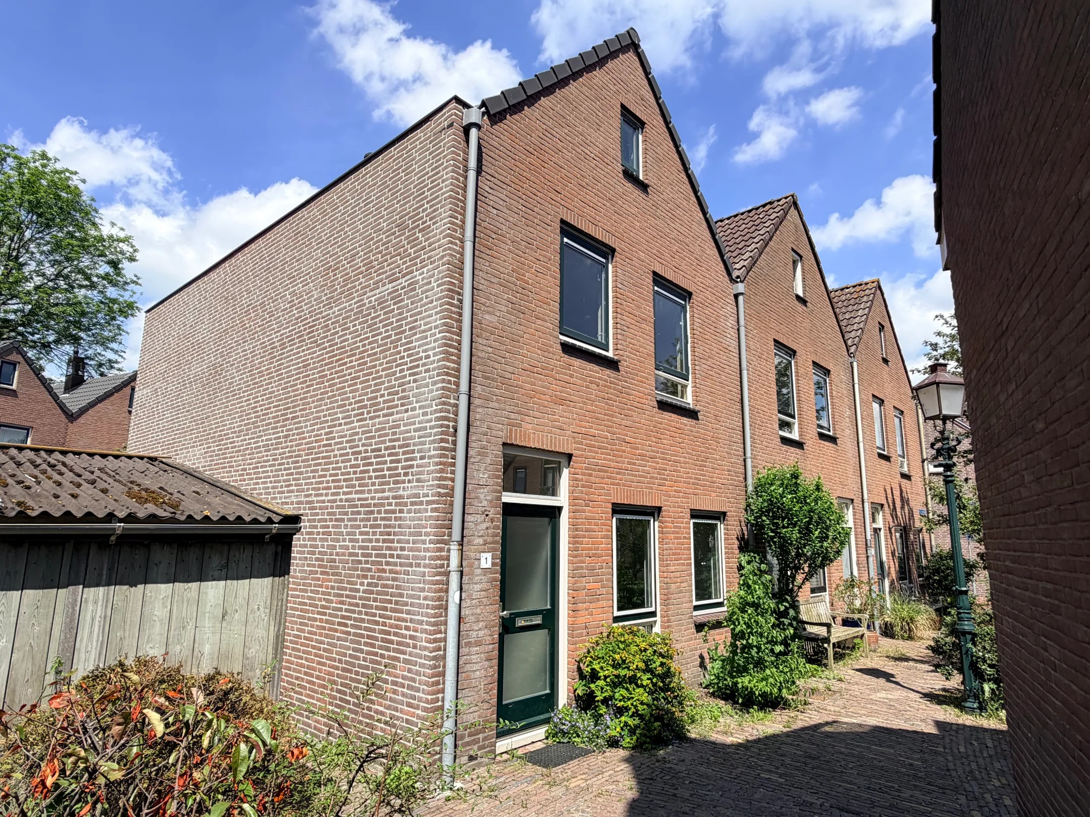 Hoekwoning Vijzelstraat 1 in Hoorn