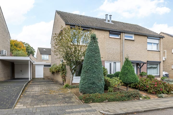 Eengezinswoning, geschakelde 2-onder-1-kapwoning Martinusstraat 12 Munstergeleen