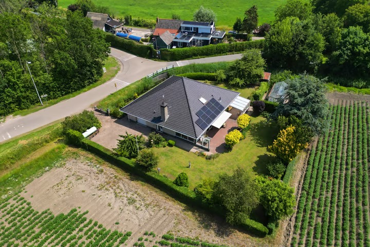 Vrijstaande woning (semi-bungalow) Voorweg 3 Hellevoetsluis
