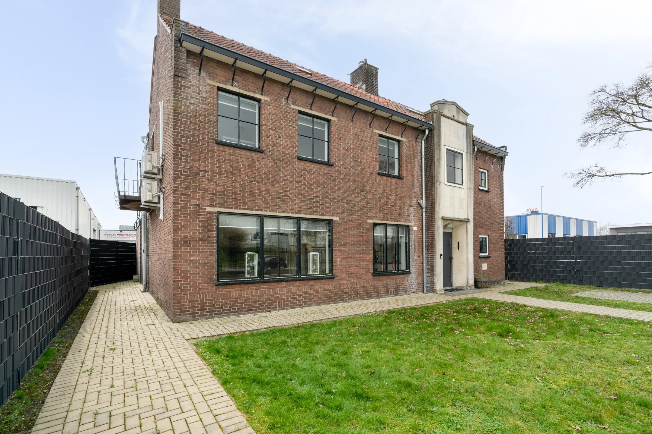 Vrijstaande woning Kanaalstraat 327 in Enschede