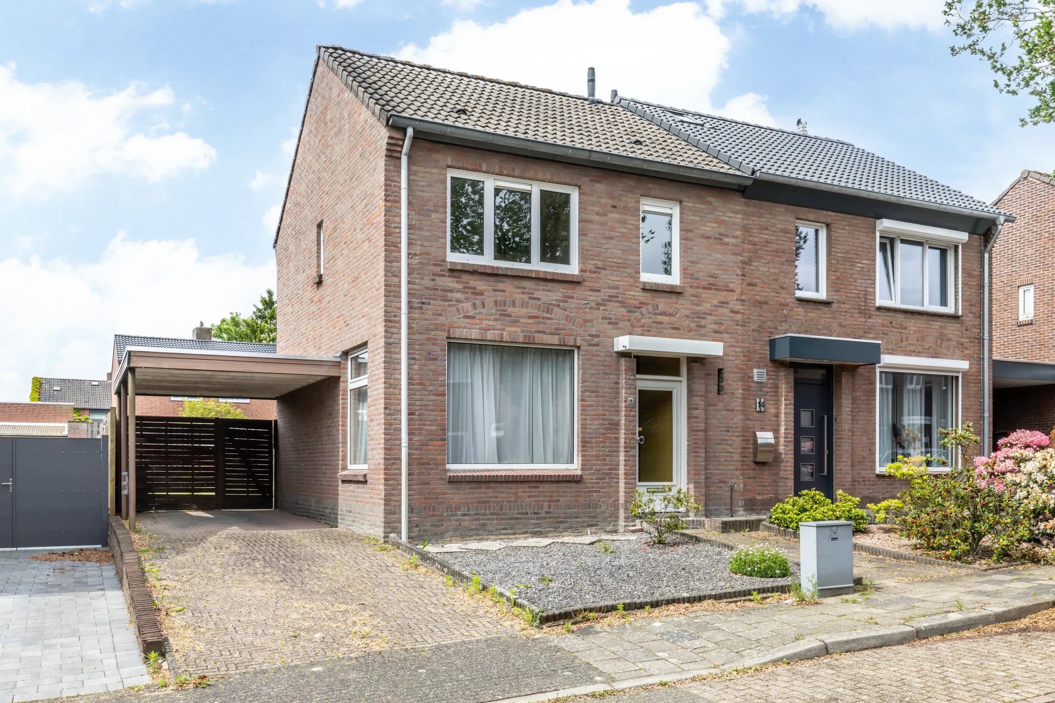 2-onder-1-kapwoning Dwarsstraat 16 in Nuth