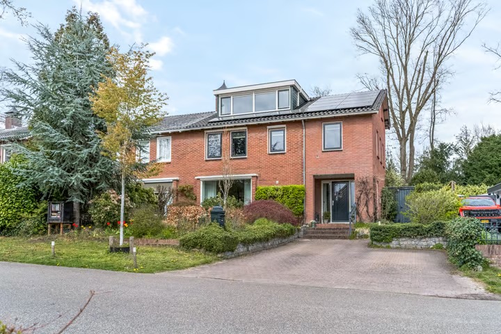 2-onder-1-kapwoning Burgemeester vd Boschlaan 42 in Leersum