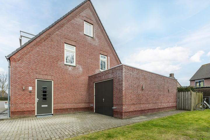 Eengezinswoning, 2-onder-1-kapwoning Hofstraat 15 Deursen-Dennenburg