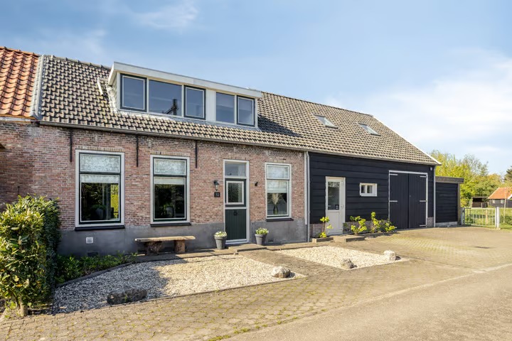2-onder-1-kapwoning Oostmolenweg 10 in Kloetinge