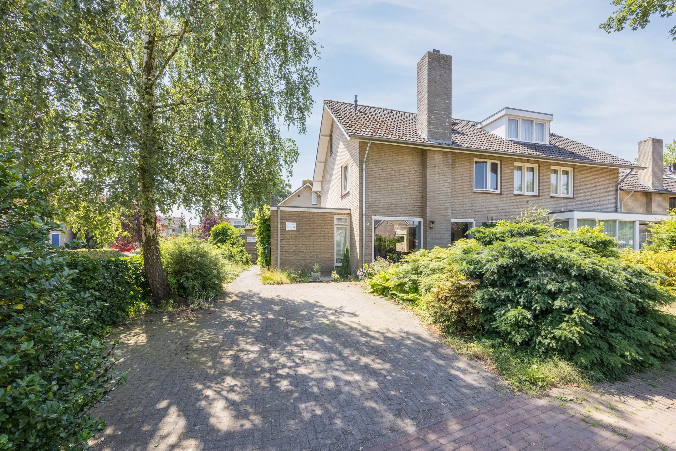 2-onder-1-kapwoning Valentina Tereshkovastraat 8 in Hilvarenbeek