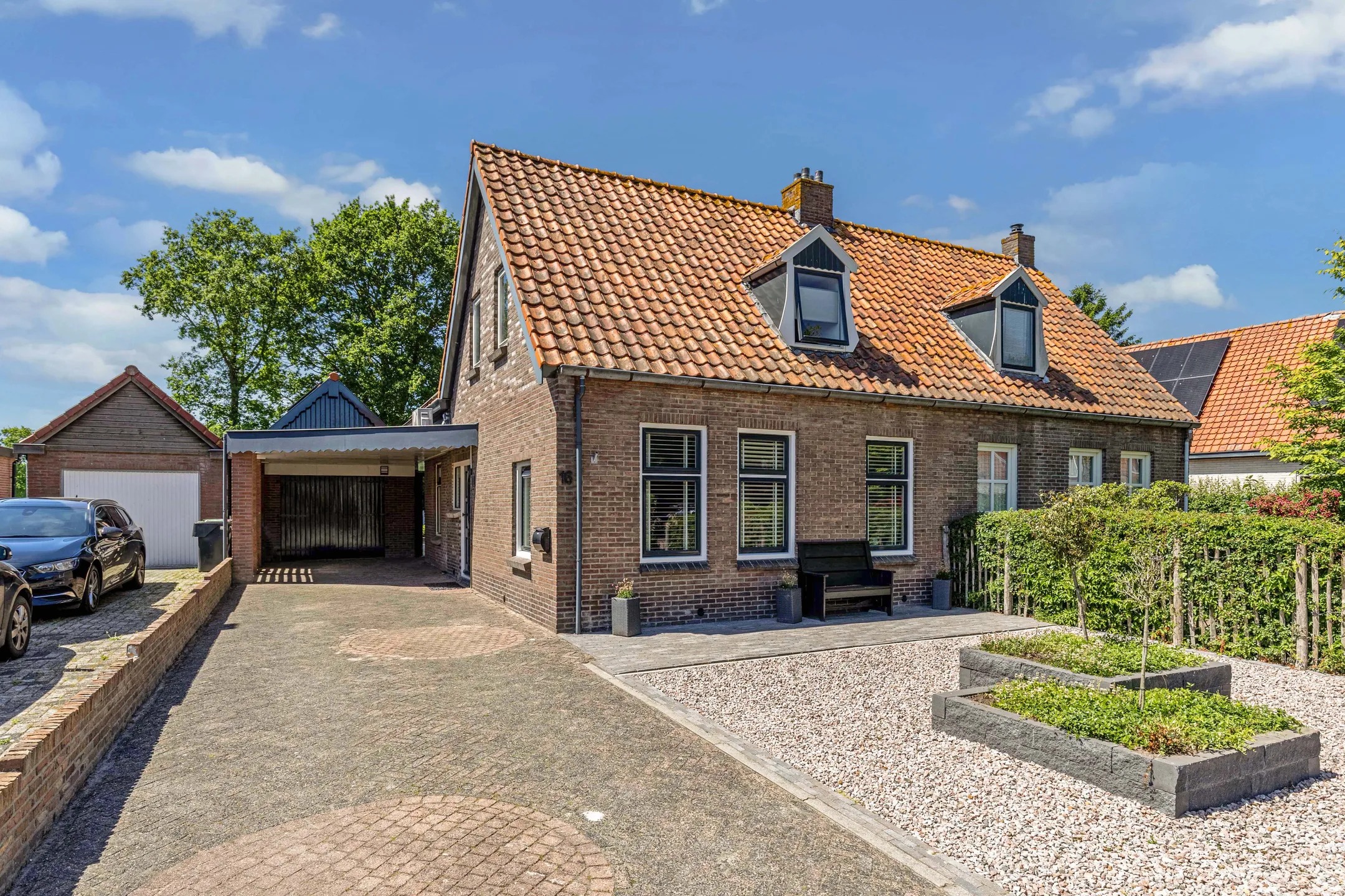 Halfvrijstaande woning Schoolstraat 16 in Oosterstreek