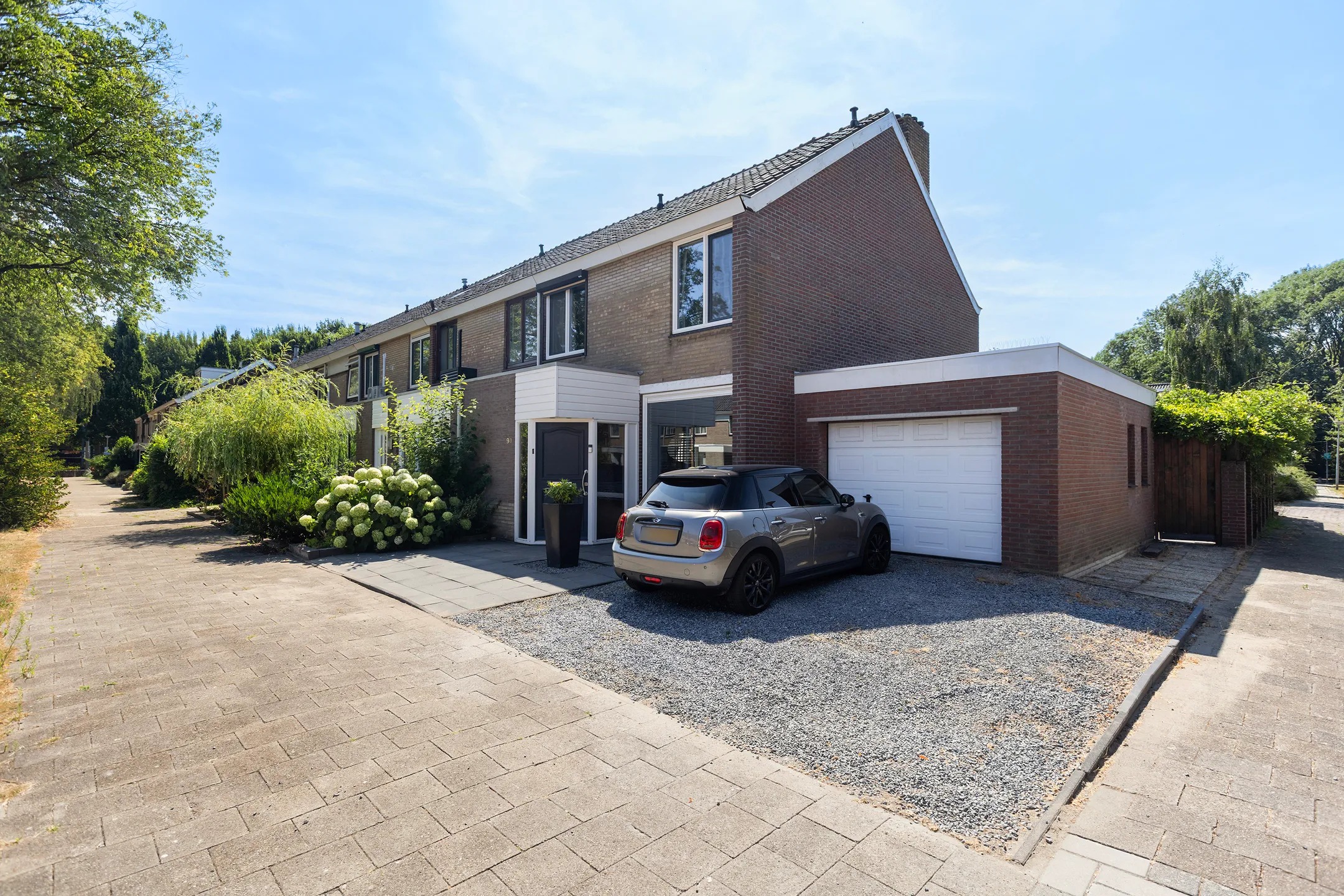 Hoekwoning Rivierenlaan 90 in Rozenburg