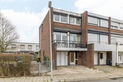 Hoekwoning (drive-in woning) Stanleystraat 12 in Heerlen