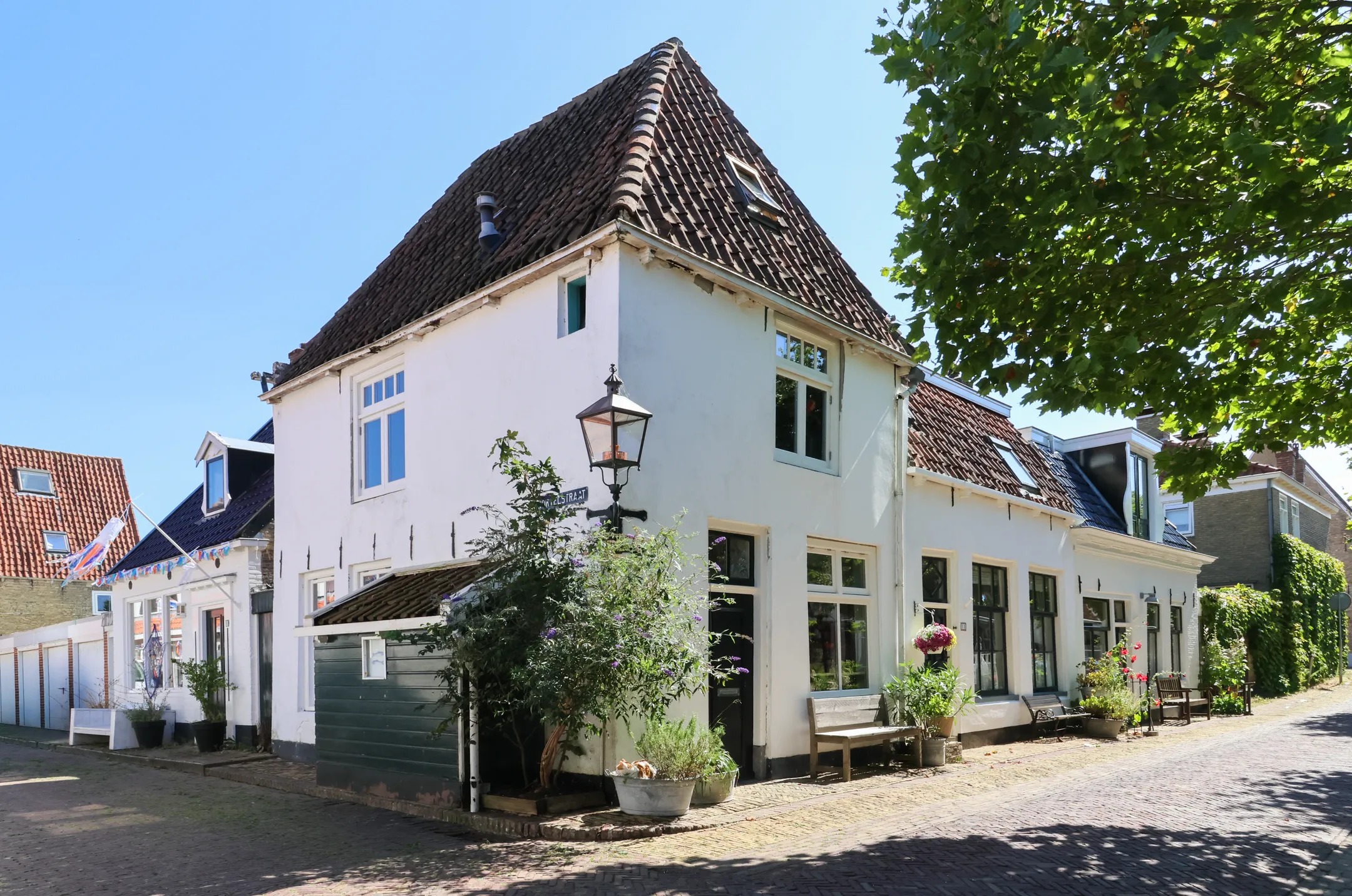 Hoekwoning Herenwaltje 9 in Harlingen
