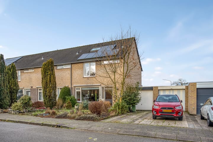 Hoekwoning Donauring 83 Veghel