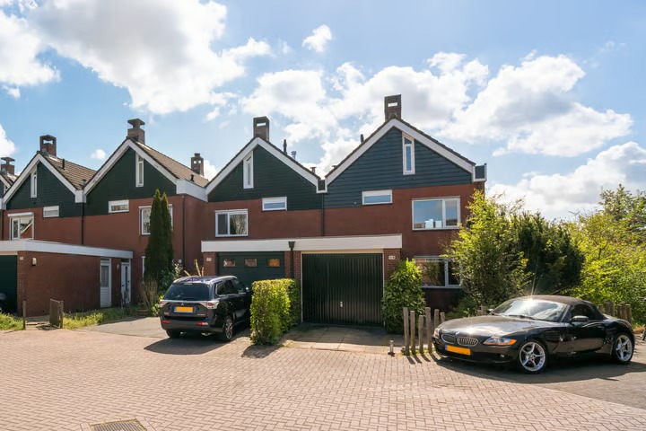 Geschakelde 2-onder-1-kapwoning Sparresholm 124 in Hoofddorp