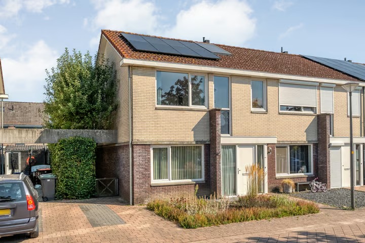 Hoekwoning Clematishof 38 in Borne