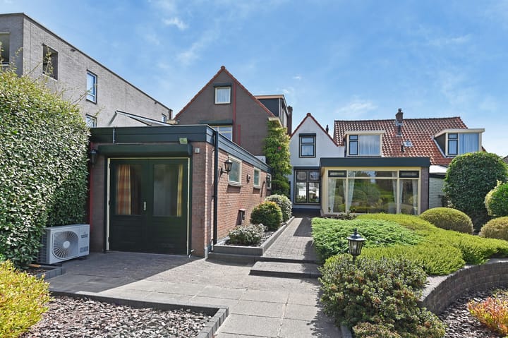 Eengezinswoning, geschakelde woning Delftsestraatweg 174 in Delfgauw