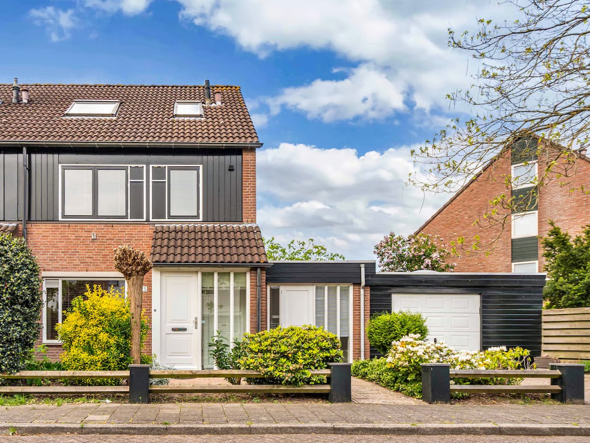 Hoekwoning Kamperzand 25 in Huizen