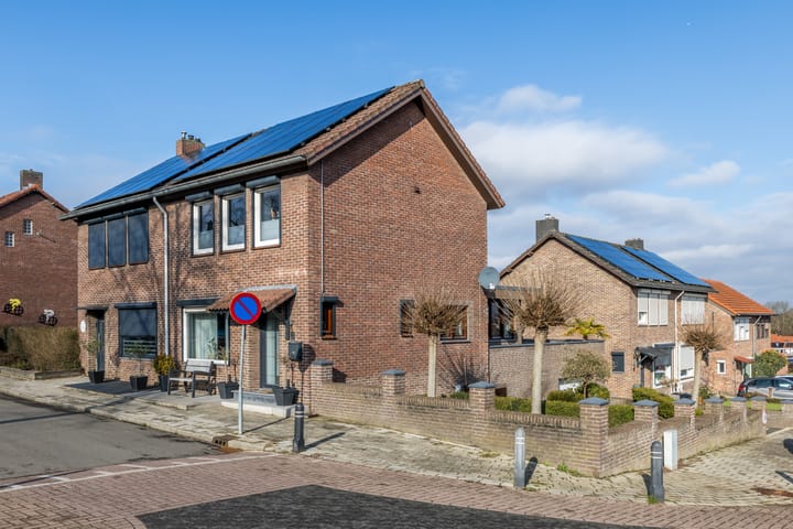 2-onder-1-kapwoning Constantijn Huygensstraat 55 in Brunssum