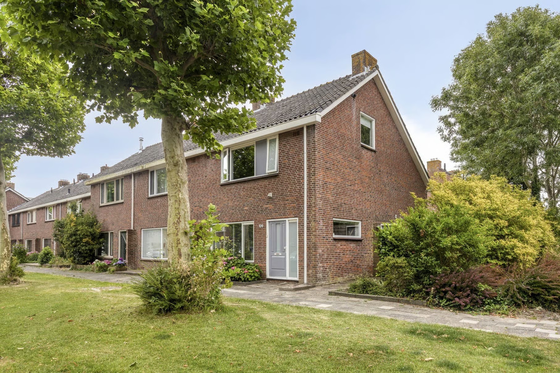 Hoekwoning La Reinelaan 109 in Bovenkarspel