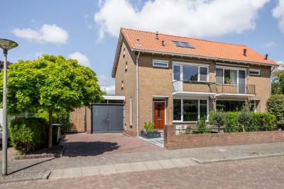 Eengezinswoning, 2-onder-1-kapwoning van Heutszpark 18 in Vlaardingen