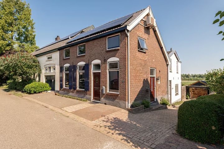 Halfvrijstaande woning (dijkwoning) Deilsedijk 22 in Deil