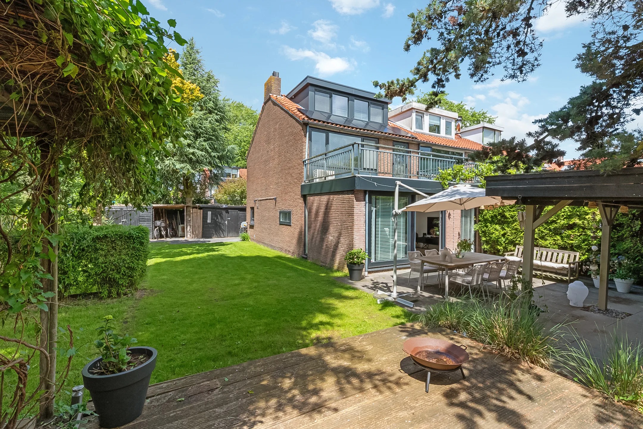 Hoekwoning Nicolaas Maeslaan 6 in Muiderberg