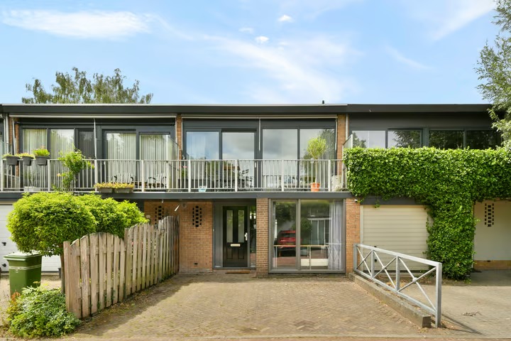 Tussenwoning (split-level woning) Mauritshof 142 in Harmelen